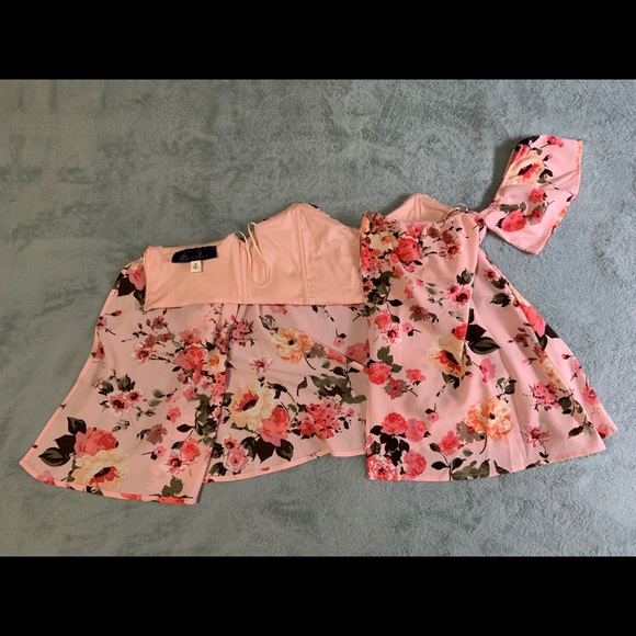 Medium floral open back pink blouse from Francescas - Picture 10 of 10